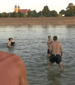 Osječani spas od vrućine traže na Kopiki, ali upozoravaju: 'Ne treba izazivati Dravu'