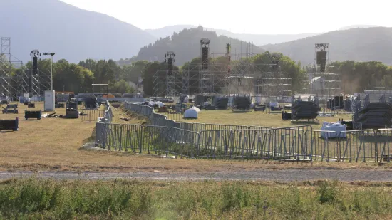 Zavirite na Hipodrom u Sinju: Pripreme za Thompsonov koncert u završnoj fazi