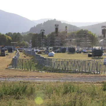 Zavirite na Hipodrom u Sinju: Pripreme za Thompsonov koncert u završnoj fazi