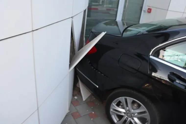 Vozačica iz Krapine se Mercedesom zabila u benzinsku postaju: Napravila je kobnu pogrešku