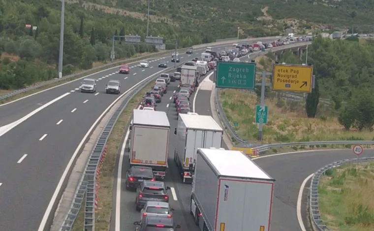 Gužve na autocestama: Ovo su najkritičnije točke, HAK izdao upozorenje