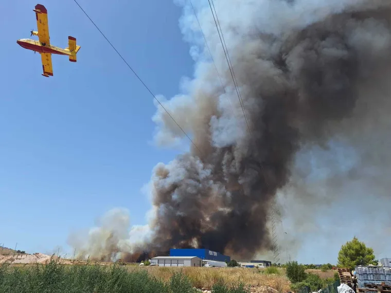 Poznat uzrok velikog požara u Šibeniku: Kanaderi i air tractori bore se s buktinjom