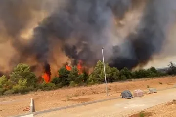 Poznat uzrok velikog požara u Šibeniku: Kanaderi i air tractori bore se s buktinjom