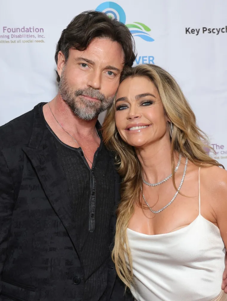 Denise Richards optužena za prevaru: Slala više od 100 eksplicitnih poruka sa tajnog mobitela