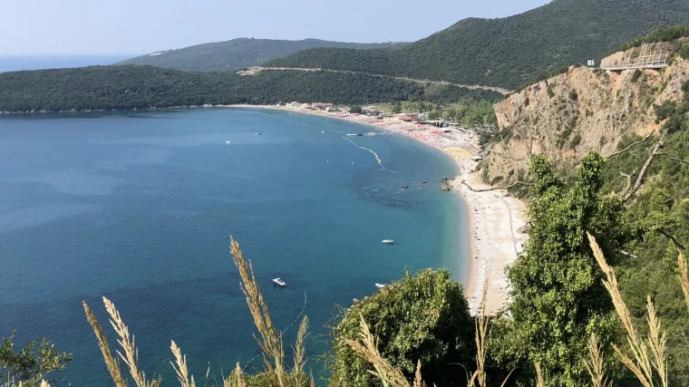 Jezivo jutro na Jadranu: Muškarac (65) ubio brata i nećaka pa sjeo u kafić