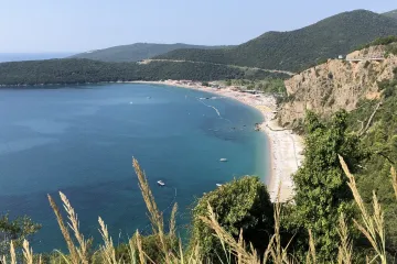 Jezivo jutro na Jadranu: Muškarac (65) ubio brata i nećaka pa sjeo u kafić