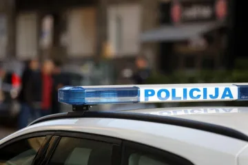 Vlakić koji prevozi turiste sletio s ceste, šestero ljudi ozlijeđeno