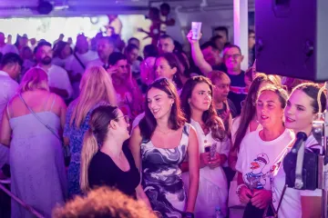 Ovako se na trajektu zabavlja Oliveru u čast: Atmosfera je ludilo, pogledajte prizore za pamćenje