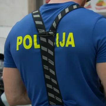 Neslužbeno doznajemo: Napadača je čuvao samo policajac koji je zadobio više od 20 uboda
