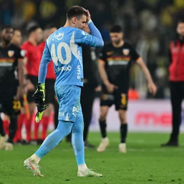Livaković počeo za Fener, ali nije se proslavio. Turci ogorčeni: 'Učini nešto, stojiš na mjestu'