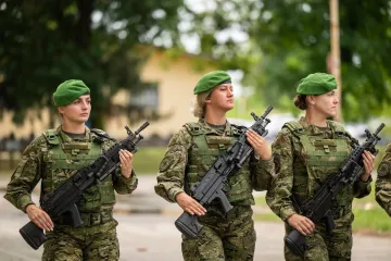 Opake hrvatske vojnikinje pred Anušićem pokazale kako se to radi