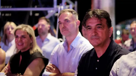 Zlatko Dalić u zagrljaju naše pjevačice: Pogledajte gdje uživaju zajedno