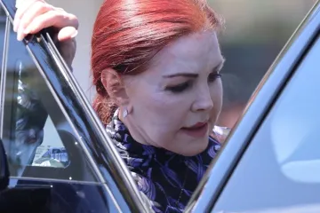 Priscilla Presley uhvaćena u šetnji Bel-Airom: S 80 godina izgleda fenomenalno