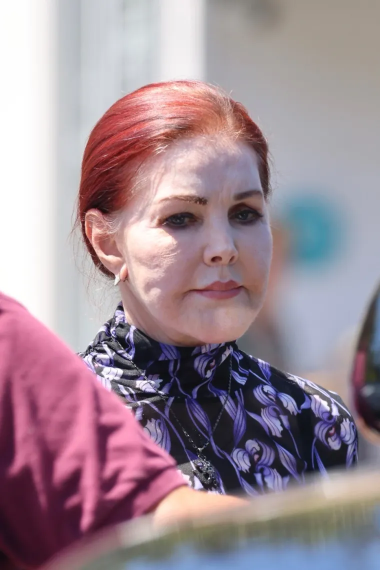 Priscilla Presley uhvaćena u šetnji Bel-Airom: S 80 godina izgleda fenomenalno