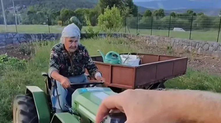 Ima 95 godina, vozi traktor i još obrađuje zemlju, a sada je postala i internetska zvijezda