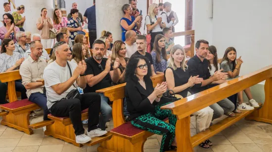 U velolučkoj crkvi pjevali Olivera: Njegova supruga i djeca u prvom redu