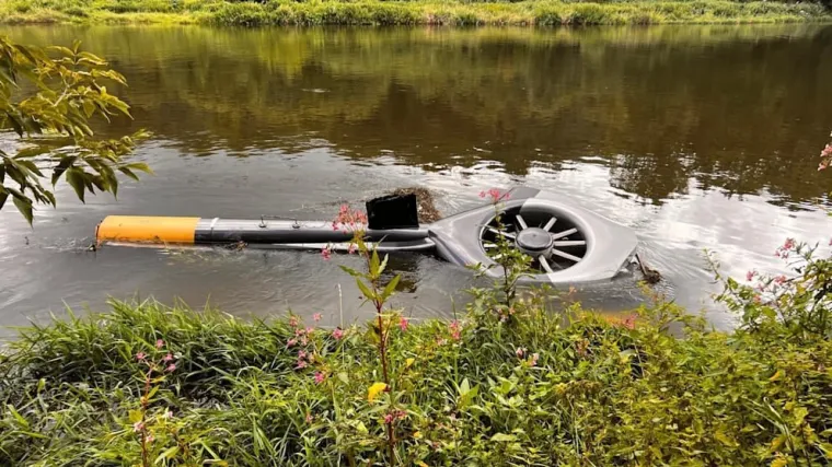 Srušio se vojni helikopter: Olupinu pronašli u rijeci