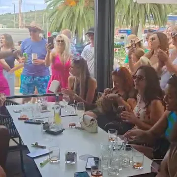 Pogledajte atmosferu u Veloj Luci nekoliko sati prije glazbenog spektakla u čast Oliveru Dragojeviću
