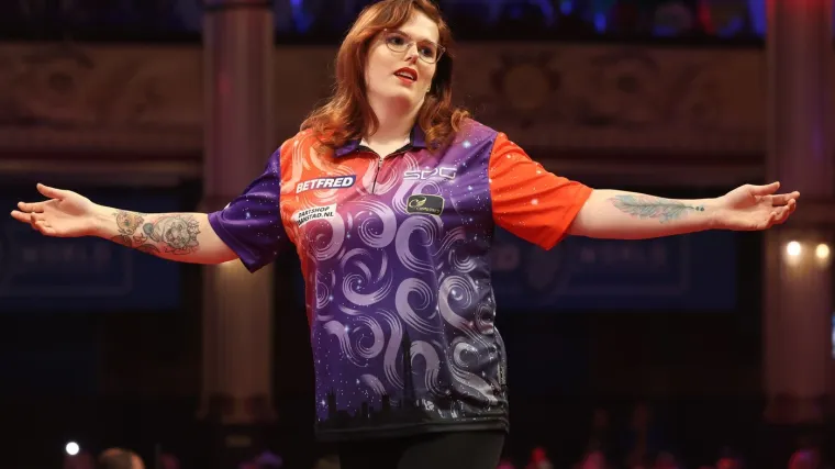 Kontroverzna pravila: Transrodnoj zvijezdi pikada uskraćeno pravo nastupa u ženskoj konkurenciji