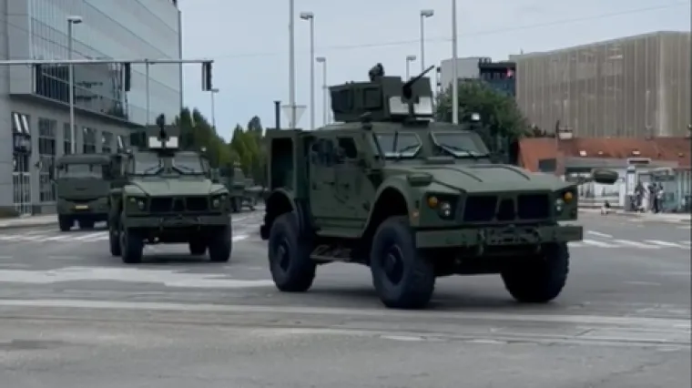 Sve je spremno za generalnu probu vojnog mimohoda: Pogledajte dolazak vojnih vozila i opreme