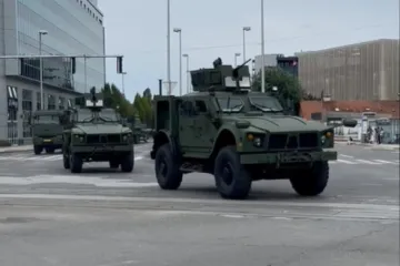 Sve je spremno za generalnu probu vojnog mimohoda: Pogledajte dolazak vojnih vozila i opreme