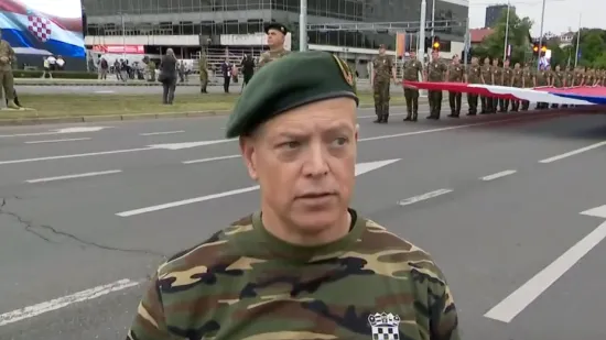 Na vojnom mimohodu svi pod istom zastavom: Od ratnih heroja do novih naraštaja