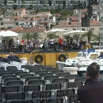 Vela Luka je preplavljena ljubavlju za Olivera: Evo što je prethodilo 'Tragu u beskraju'