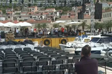 Vela Luka je preplavljena ljubavlju za Olivera: Evo što je prethodilo 'Tragu u beskraju'