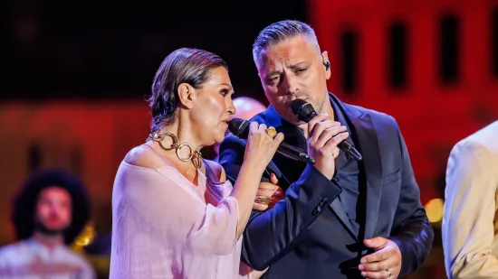Vela Luka sinoć gorjela uz Oliverove hitove: Evo tko je sve zapjevao u njegovu čast