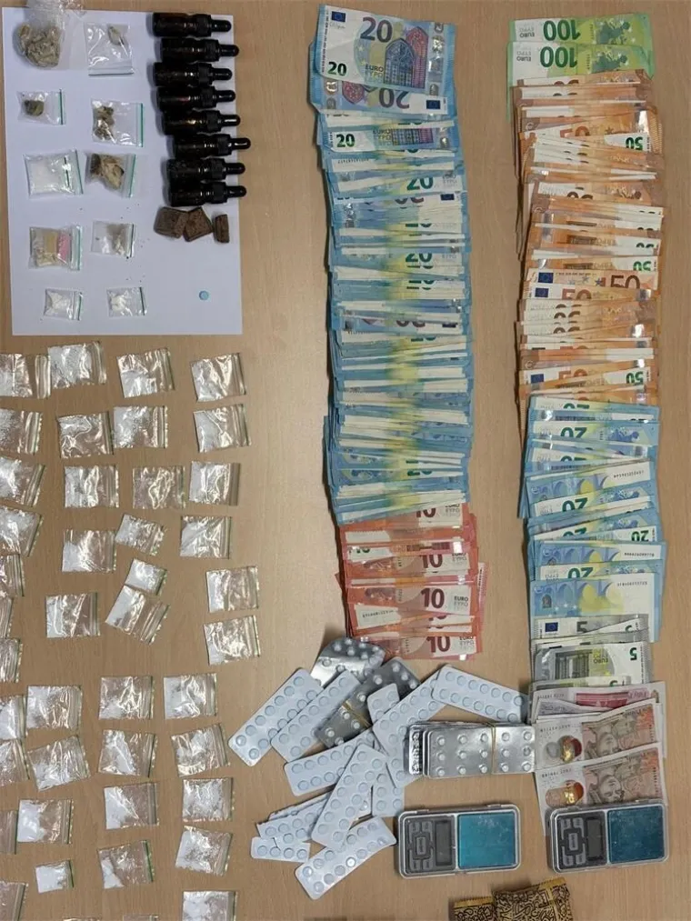 Apartman u Tisnom pun droge! Evo što je policija sve pronašla, uhićena dva Britanca