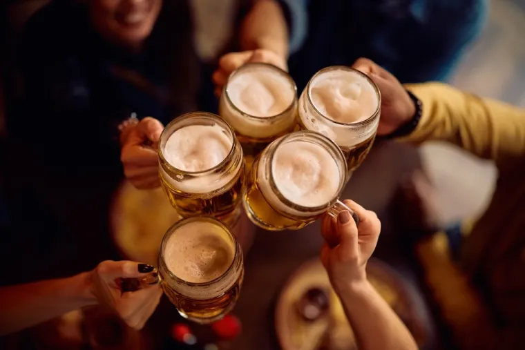 Koji znak je vaš idealan partner za odlazak na pivo? Otkrijte i proslavite skupa ovaj Međunarodni dan