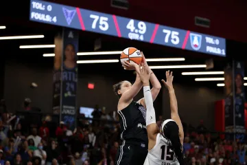 Bizarna završnica u WNBA-u: Neprimjeren rekvizit bačen s tribina ostavio gledatelje u šoku!