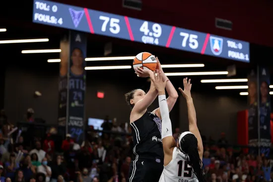Bizarna završnica u WNBA-u: Neprimjeren rekvizit bačen s tribina ostavio gledatelje u šoku!