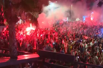 Tisuće kao jedno: Vela Luka pjesmom obilježila sedam godina od smrti Olivera