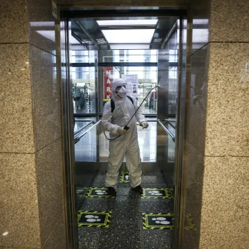 Lift odrubio liječnikovu glavu: Kolegica gledala užas i ostala zarobljena s tijelom