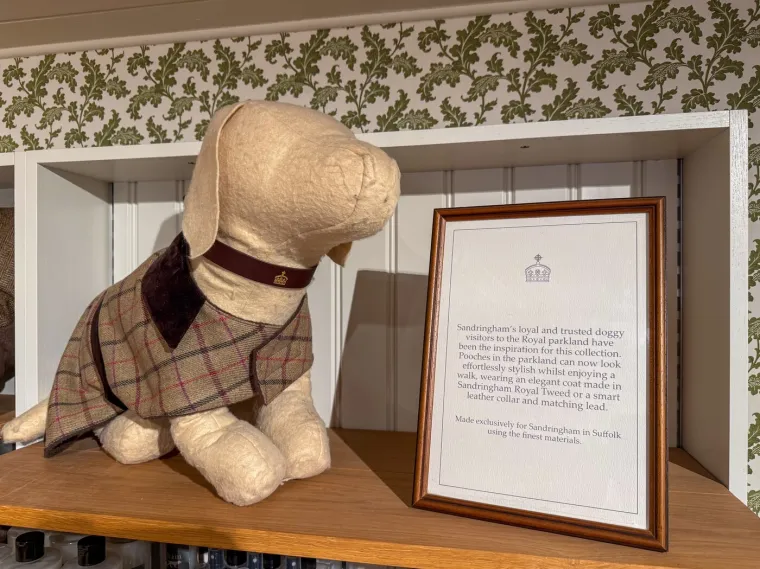 Kralj Charles bacio se u lansiranje luksuznog odjevnog predmeta: Cijena bi vas mogla iznenaditi