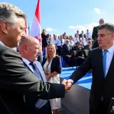 Nema trzavica, samo osmijeh i rukovanje! Pogledajte trenutak rukovanja Milanovića i Plenkovića