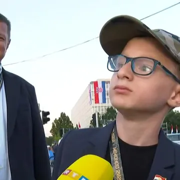 Mali Matej oduševljen mimohodom: 'Reći ću Anušiću da je to odlično organizirao'