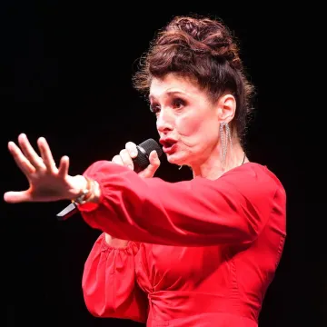 Doris Dragović rasplesala Čakovec na Porcijunkulovu: Publika pjevala njezine bezvremenske hitove