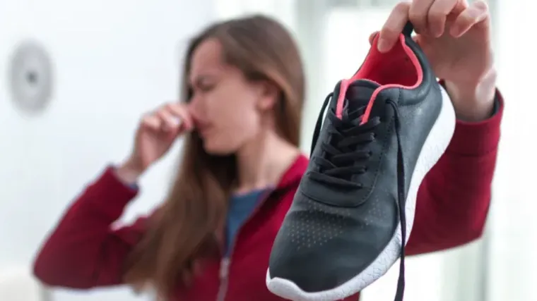 Jeftin i moćan saveznik u borbi protiv smrada: Ubacite ga u obuću i ponovo će mirisati