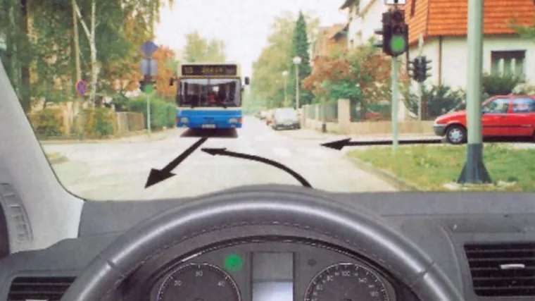 Ovaj zadatak s ispita u autoškoli zbunjuje kandidate: Znate li vi tko ovdje ima prednost?