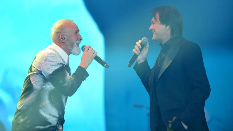 [KVIZ] Možeš li prepoznati jesu li ovi stihovi Zdravka Čolića ili Dine Merlina?