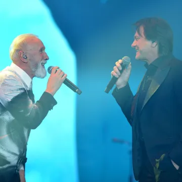 [KVIZ] Možeš li prepoznati jesu li ovi stihovi Zdravka Čolića ili Dine Merlina?