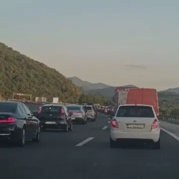 Zbog sudara u tunelu stvaraju se ogromne gužve na autocesti A1 u smjeru mora