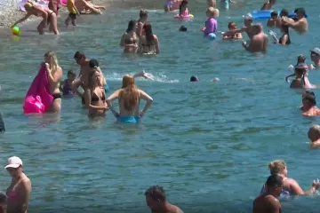 Turisti pohrlili na plaže: U dva dana u Hrvatsku ih je stiglo još 200 tisuća