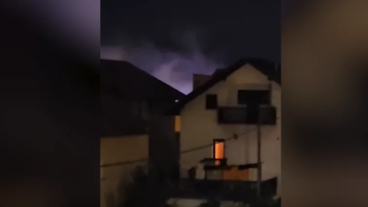 Gori kuća u Novom Zagrebu u kojoj žive strani radnici, vatrogasci na terenu