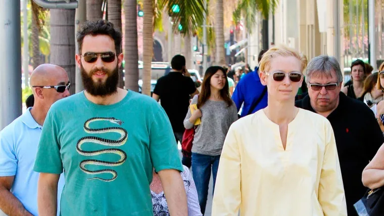 Slavna glumica dovela mlađeg ljubavnika doma, uselio s njom i njezinim mužem