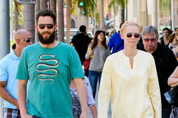 Slavna glumica dovela mlađeg ljubavnika doma, uselio s njom i njezinim mužem