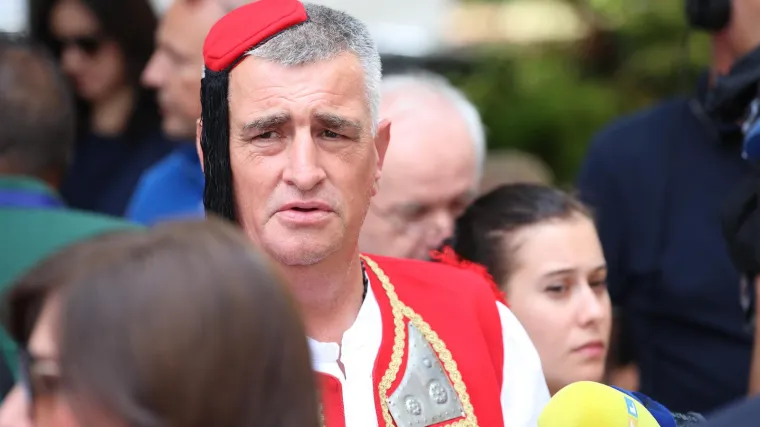 Bulj pozvao Sanadera na Alku i objavio simboličnu fotografiju: 'Red je da ćaća bude sa svojima'