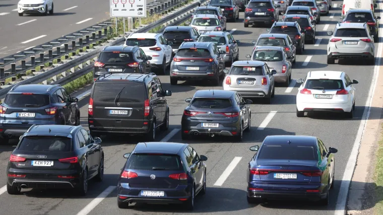Nemoguće gužve na hrvatskim cestama: 'Čovjek putuje devet sati od Zagreba do Zadra'